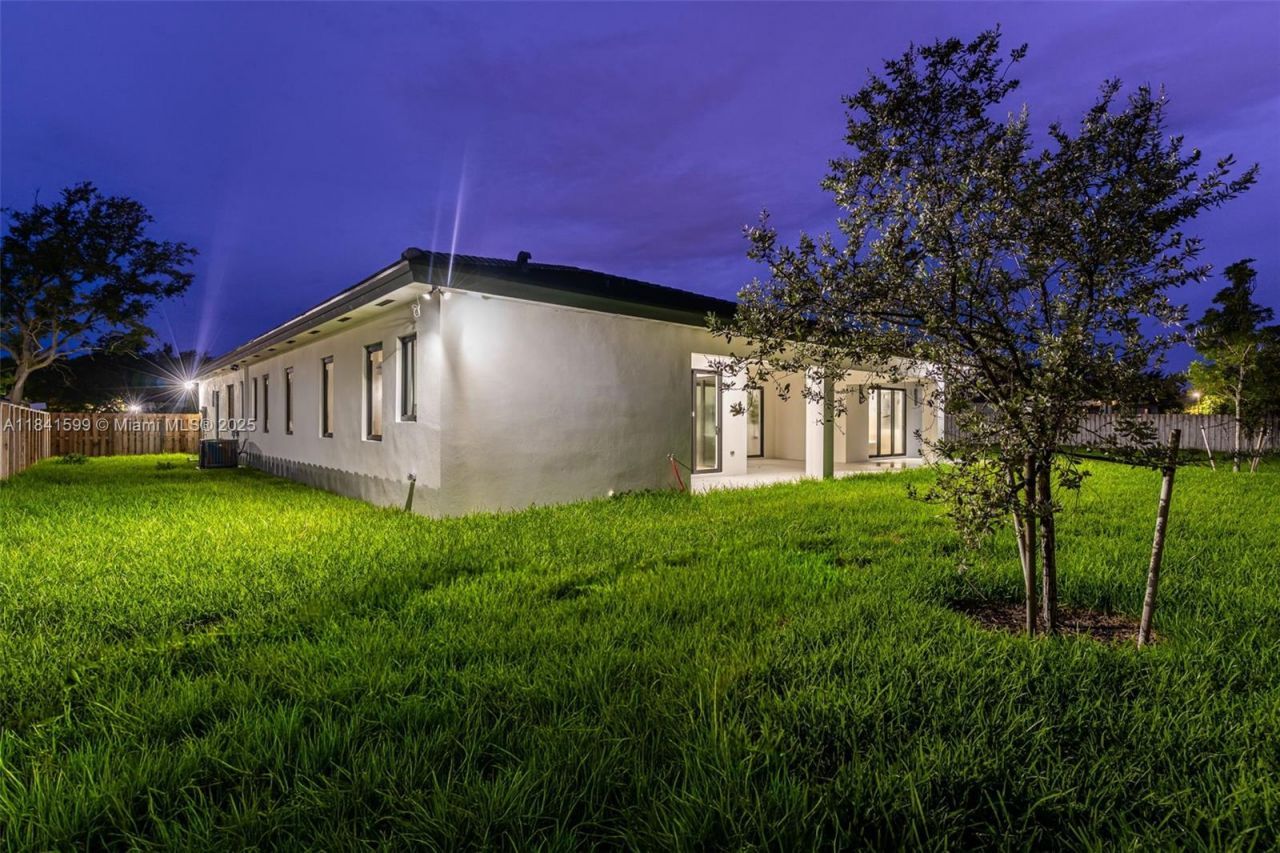 8231 SW 193rd Terrace, Miami, FL 33157 Photo