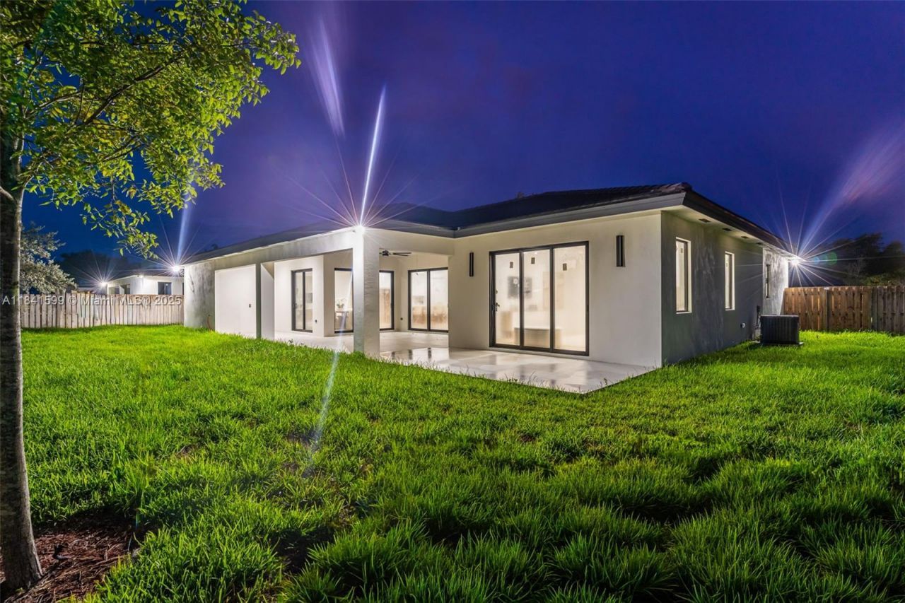 8231 SW 193rd Terrace, Miami, FL 33157 Photo