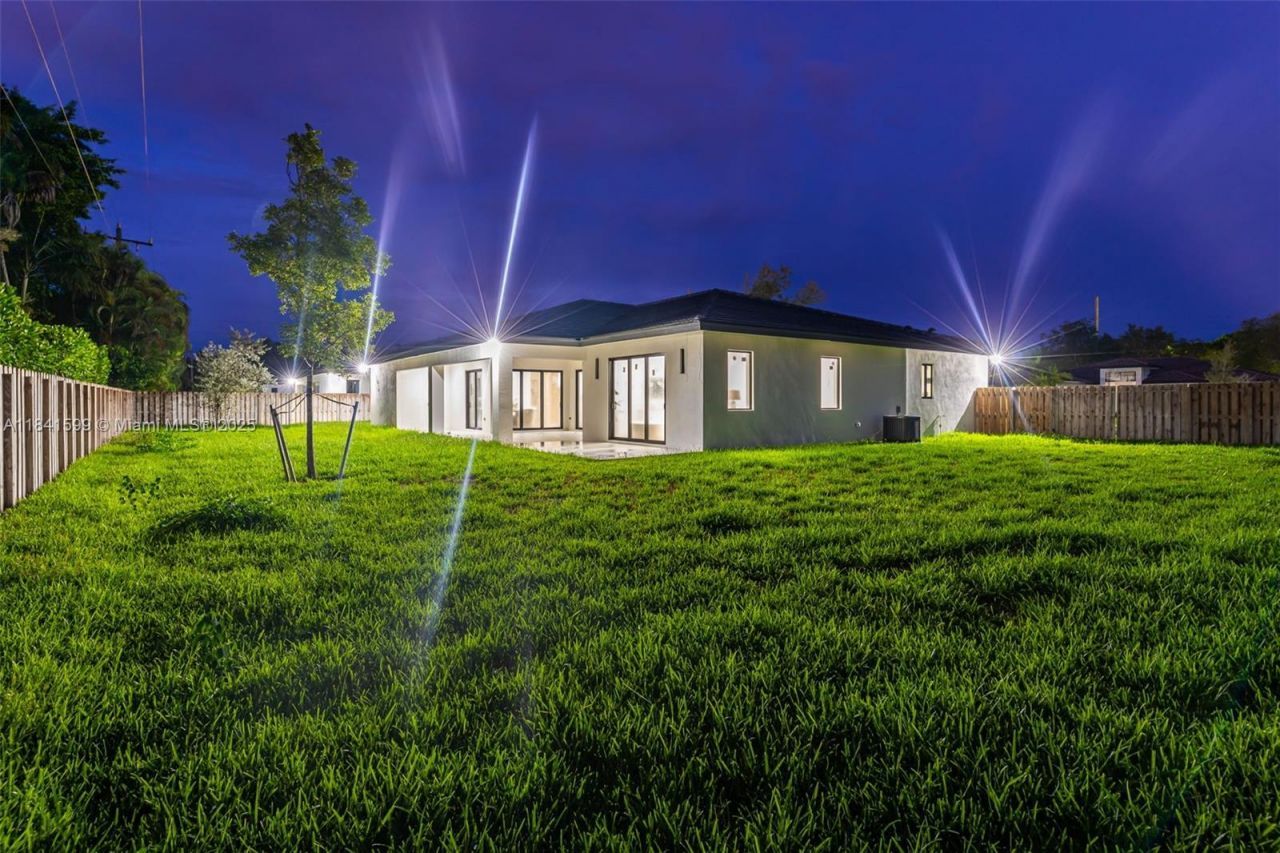 8231 SW 193rd Terrace, Miami, FL 33157 Photo