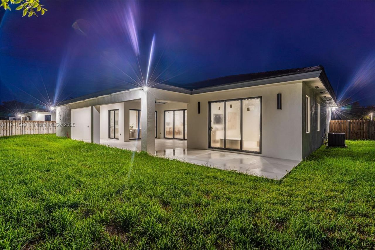 8231 SW 193rd Terrace, Miami, FL 33157 Photo