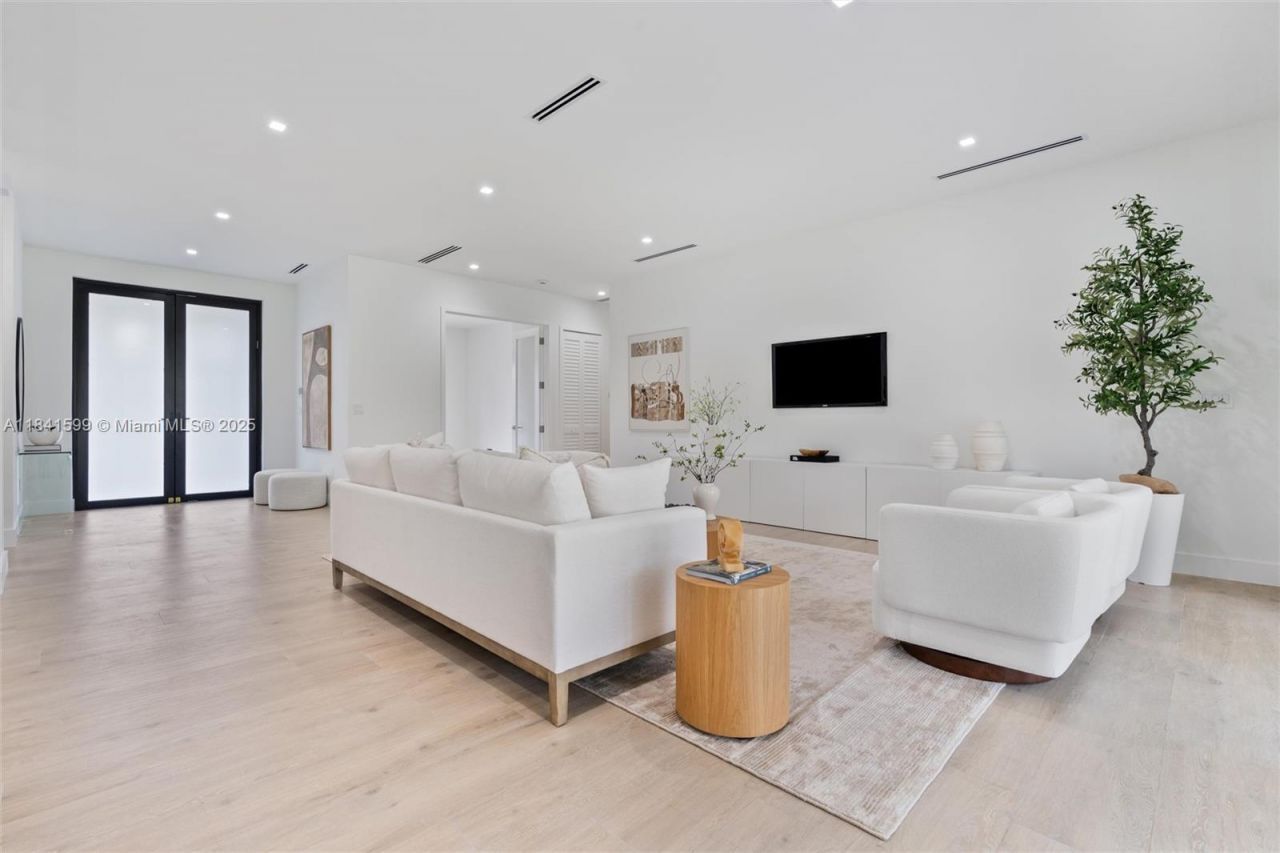 8231 SW 193rd Terrace, Miami, FL 33157 Photo