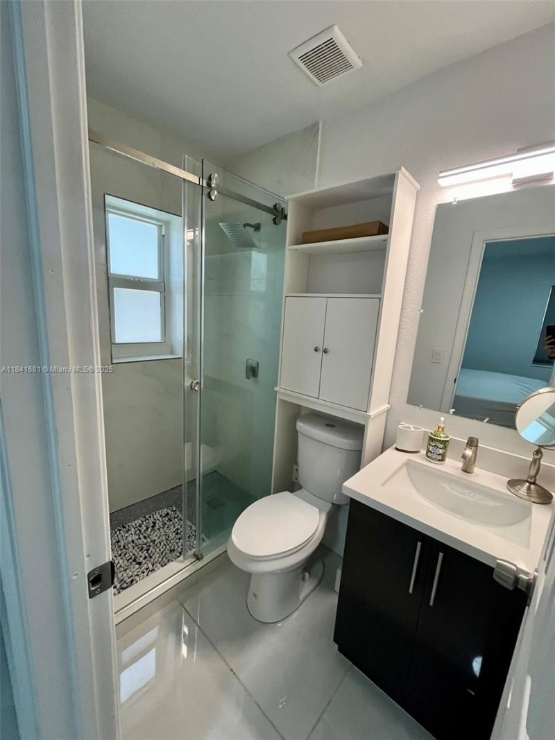 1172 NE 160th Ter, North Miami Beach, FL 33162 Photo