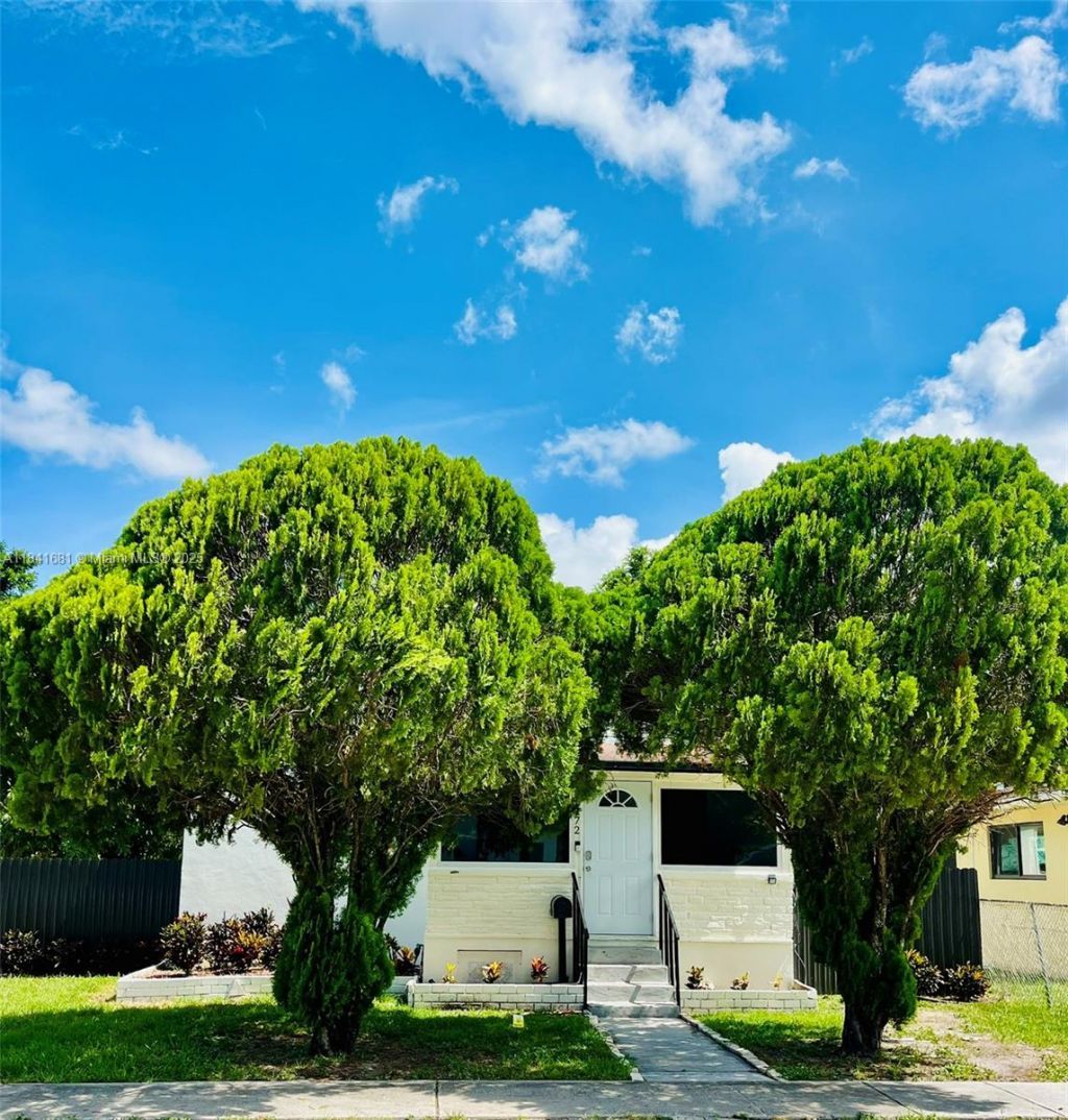 1172 NE 160th Ter, North Miami Beach, FL 33162 Photo