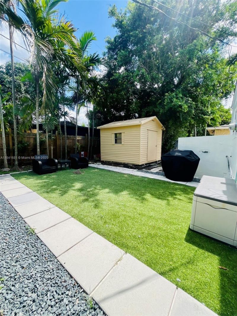 1172 NE 160th Ter, North Miami Beach, FL 33162 Photo