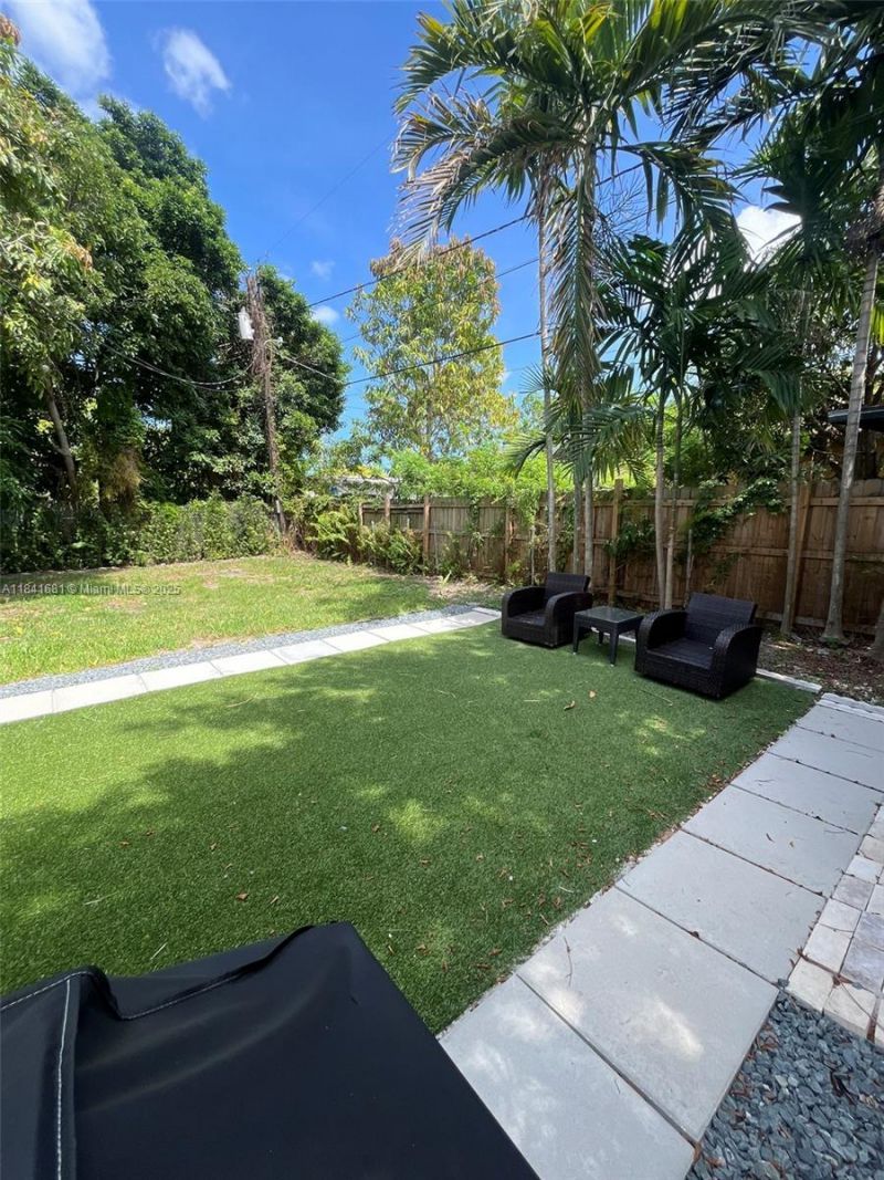 1172 NE 160th Ter, North Miami Beach, FL 33162 Photo