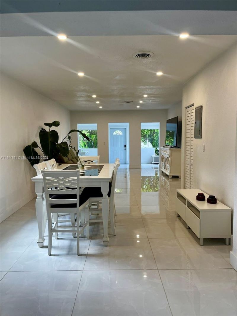1172 NE 160th Ter, North Miami Beach, FL 33162 Photo