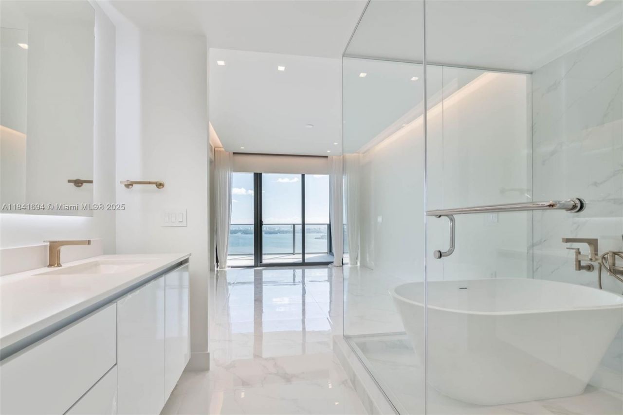 700 NE 24 St, Unit 5005, Miami, FL 33137 Photo