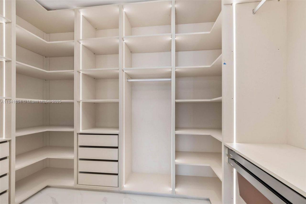 700 NE 24 St, Unit 5005, Miami, FL 33137 Photo