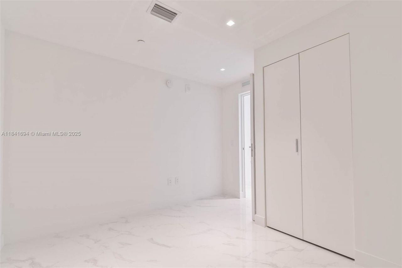 700 NE 24 St, Unit 5005, Miami, FL 33137 Photo