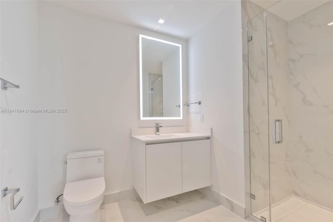 700 NE 24 St, Unit 5005, Miami, FL 33137 Photo