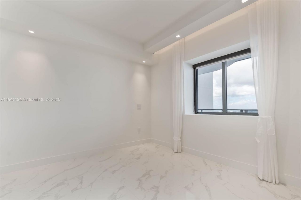 700 NE 24 St, Unit 5005, Miami, FL 33137 Photo