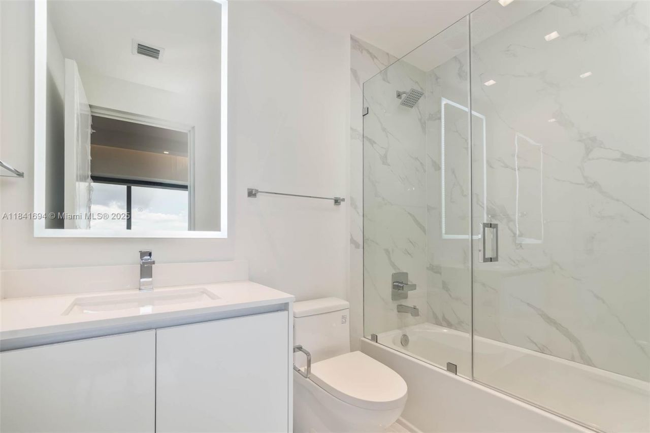 700 NE 24 St, Unit 5005, Miami, FL 33137 Photo