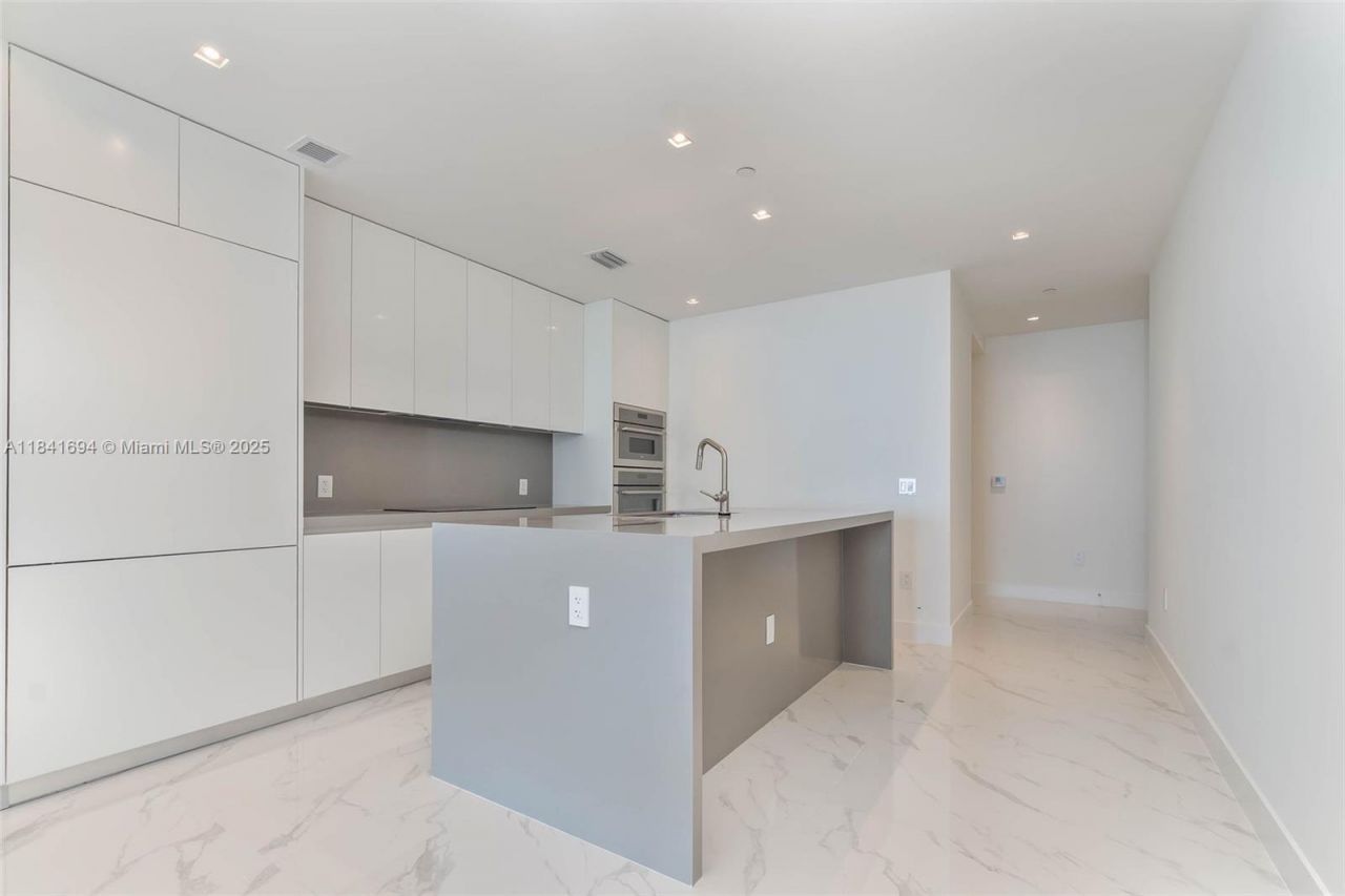 700 NE 24 St, Unit 5005, Miami, FL 33137 Photo