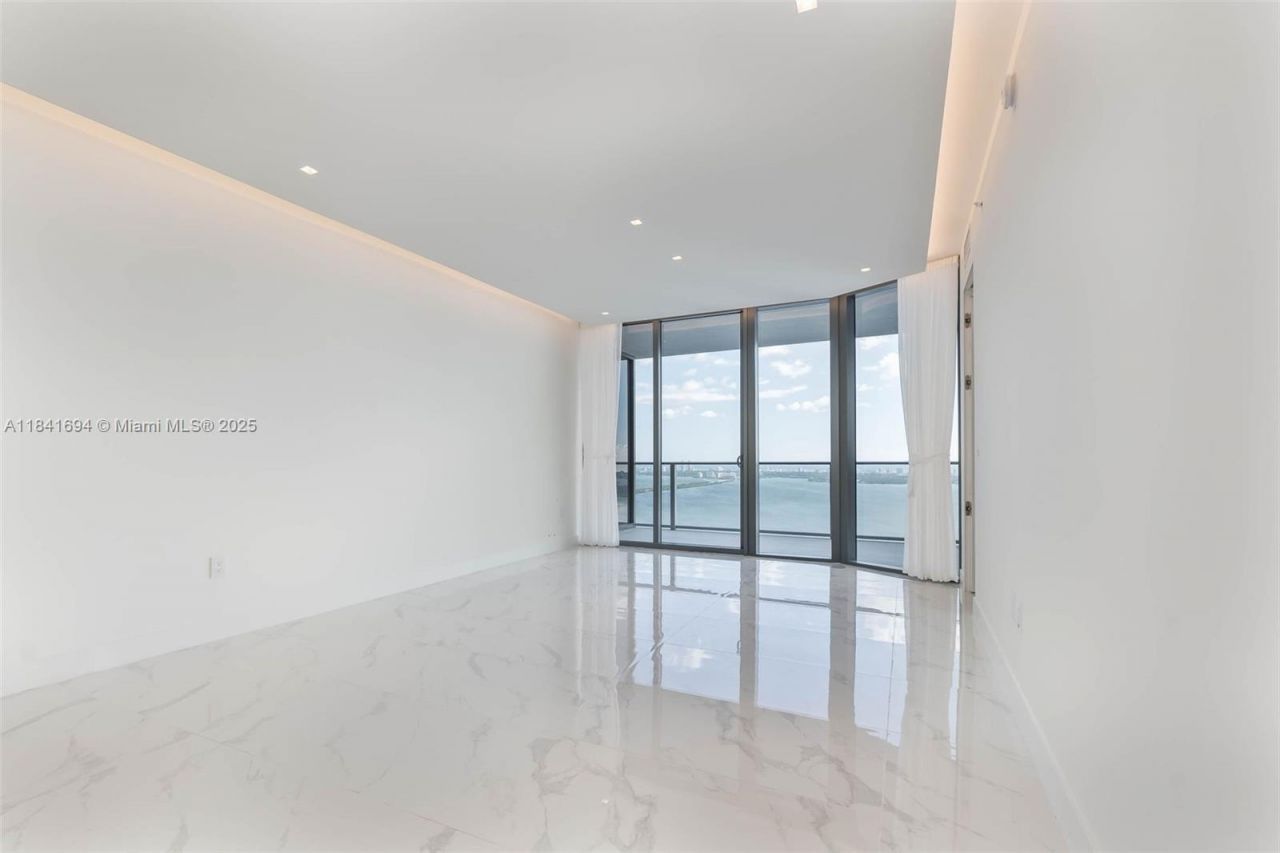 700 NE 24 St, Unit 5005, Miami, FL 33137 Photo