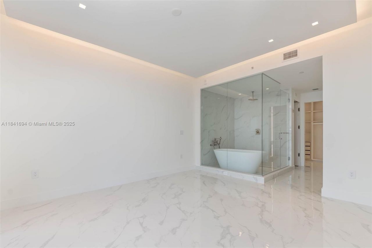 700 NE 24 St, Unit 5005, Miami, FL 33137 Photo