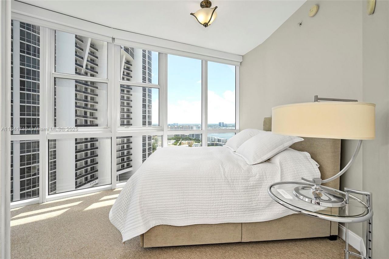 18201 Collins Ave, Unit 4009A, Sunny Isles Beach, FL 33160 Photo