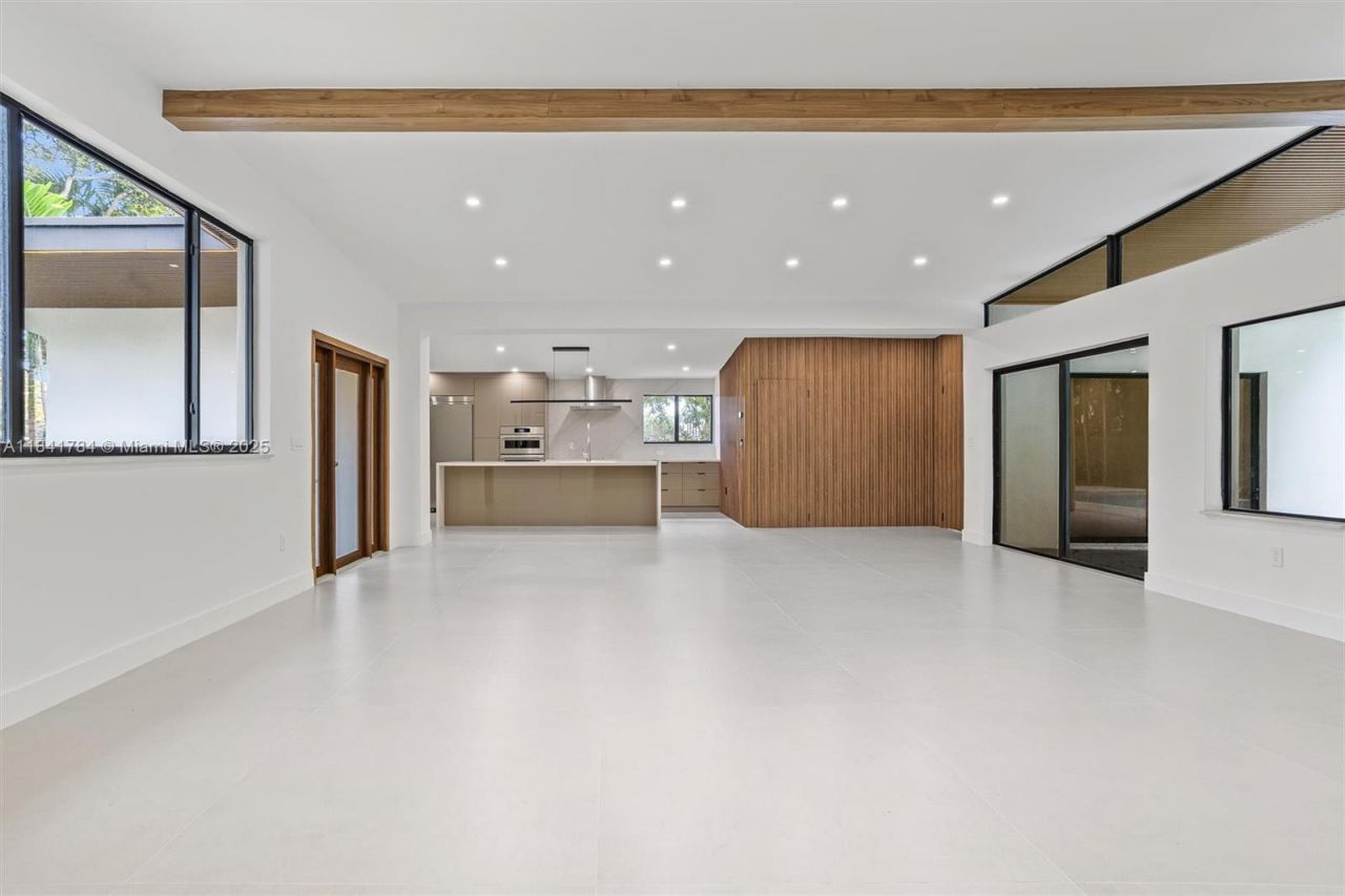 2180 NE 190th Ter, Miami, FL 33179 Photo