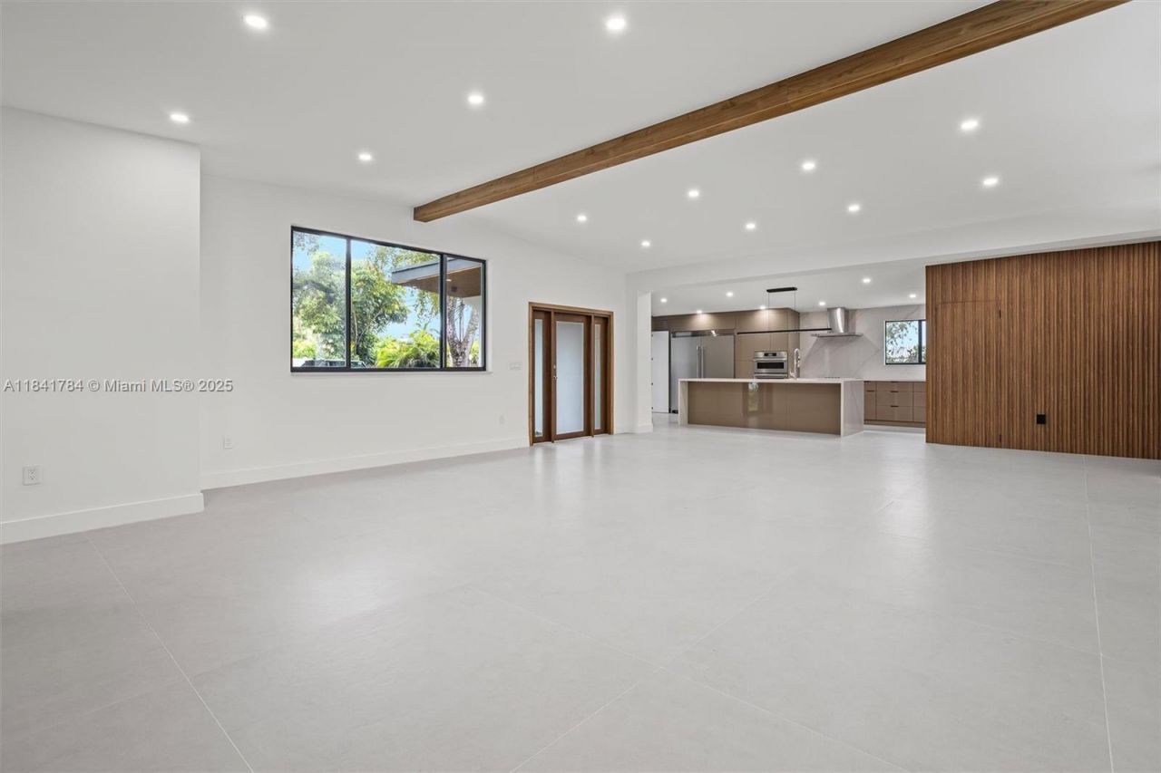 2180 NE 190th Ter, Miami, FL 33179 Photo