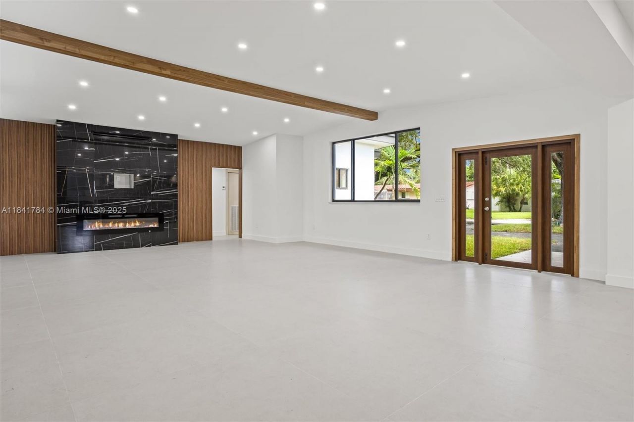 2180 NE 190th Ter, Miami, FL 33179 Photo