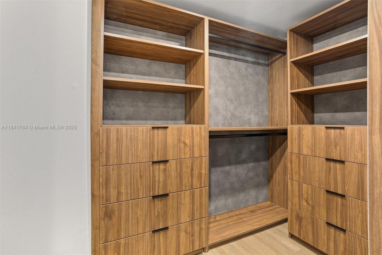 2180 NE 190th Ter, Miami, FL 33179 Photo