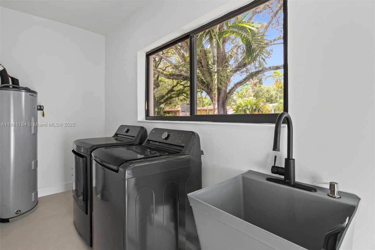 2180 NE 190th Ter, Miami, FL 33179 Photo