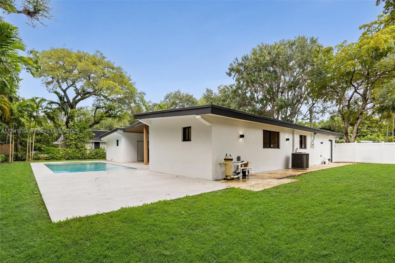 2180 NE 190th Ter, Miami, FL 33179 Photo