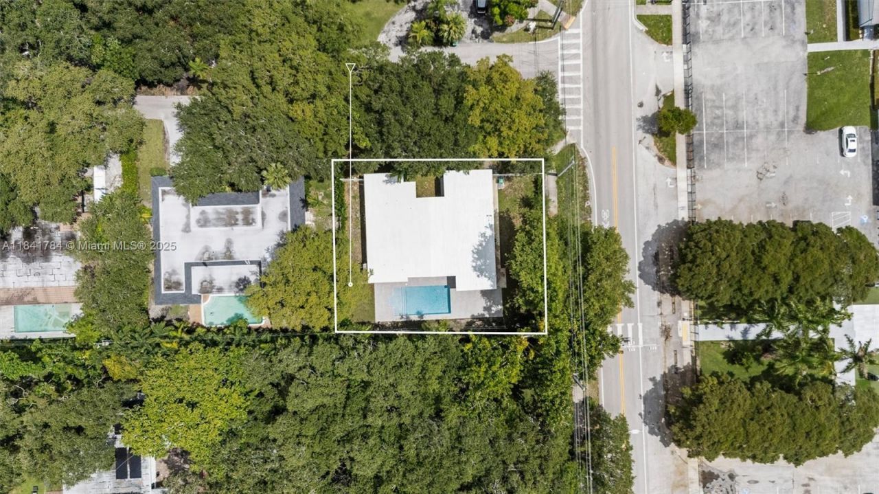 2180 NE 190th Ter, Miami, FL 33179 Photo