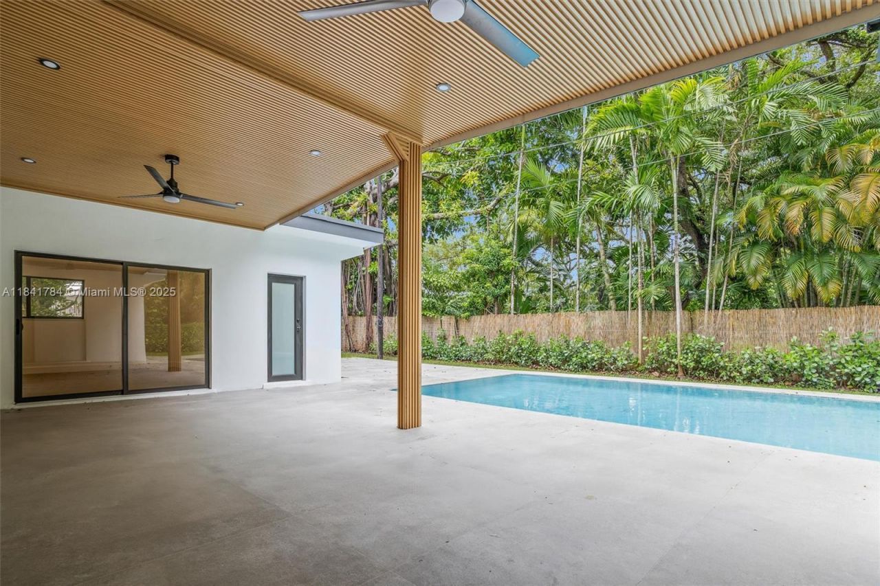 2180 NE 190th Ter, Miami, FL 33179 Photo