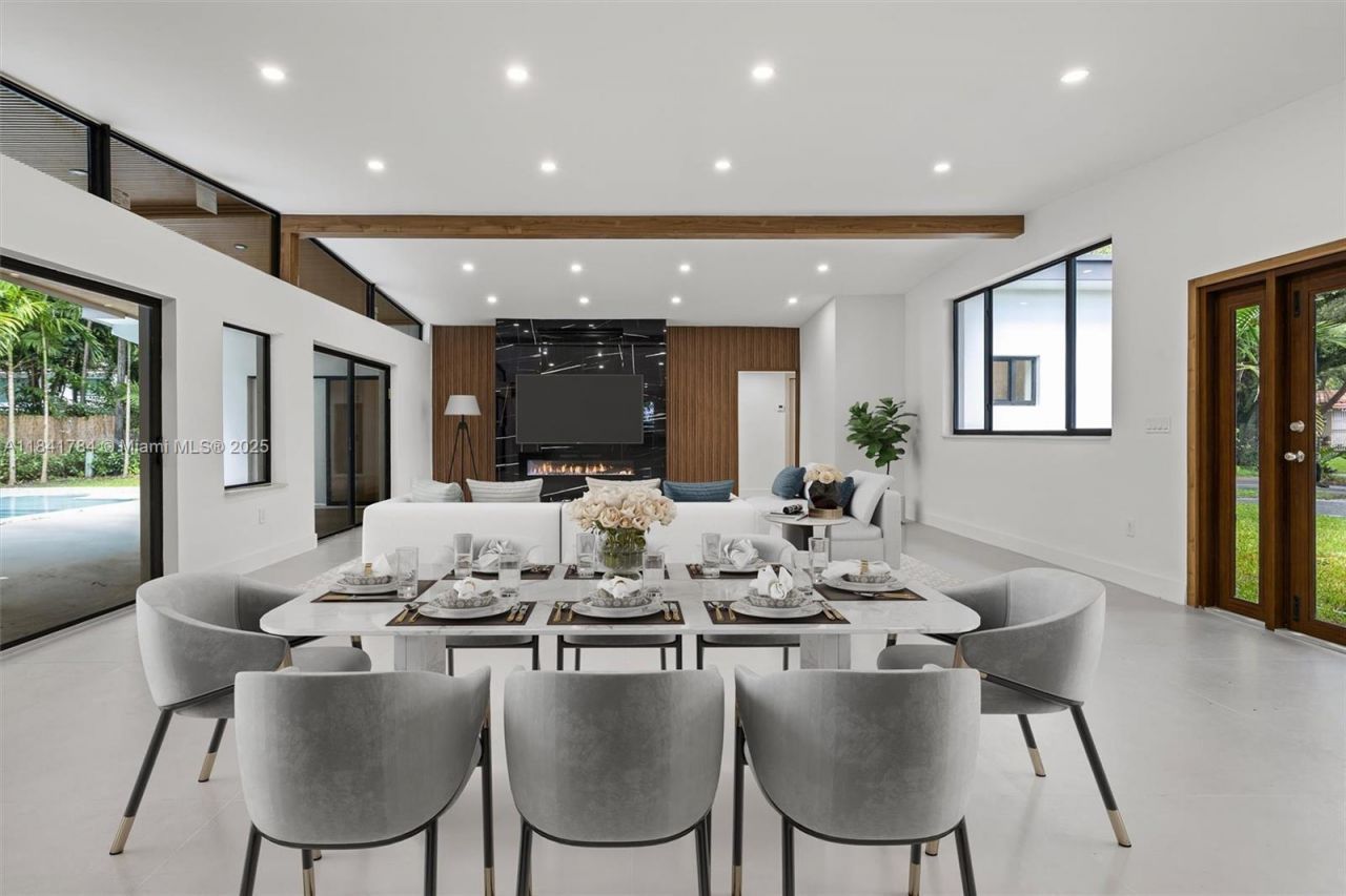 2180 NE 190th Ter, Miami, FL 33179 Photo