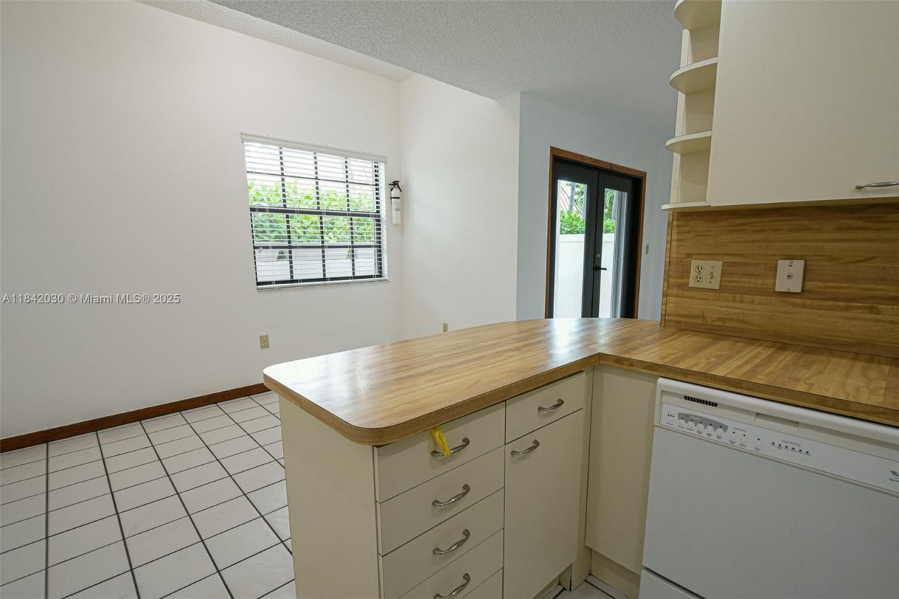 3542 SW 17 Street, Unit 2B, Miami, FL 33145 Photo