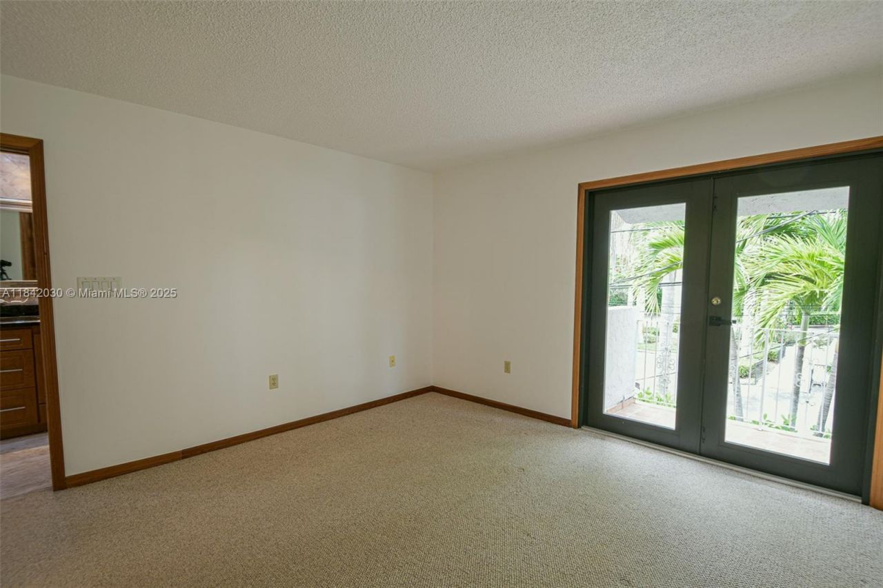 3542 SW 17 Street, Unit 2B, Miami, FL 33145 Photo