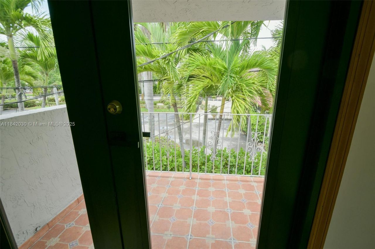 3542 SW 17 Street, Unit 2B, Miami, FL 33145 Photo