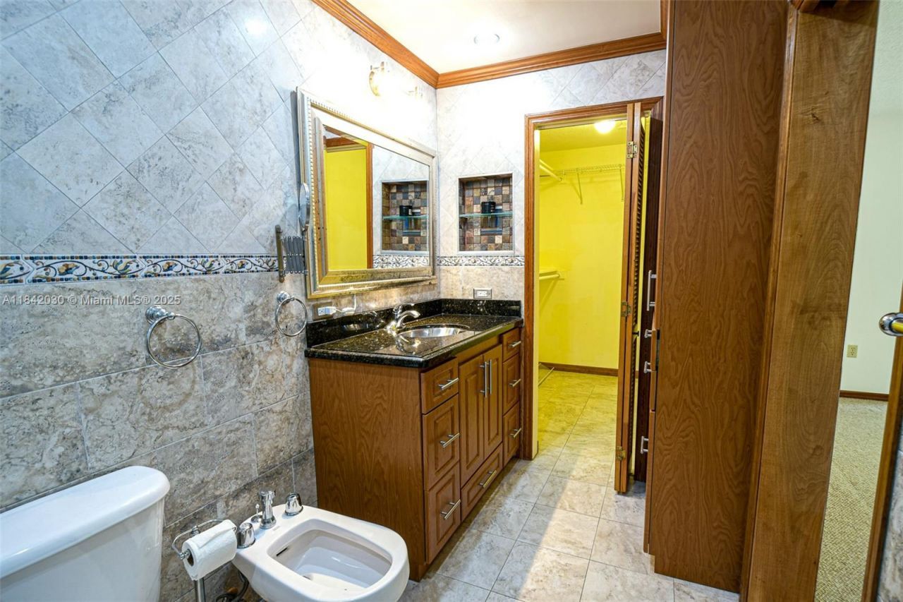 3542 SW 17 Street, Unit 2B, Miami, FL 33145 Photo