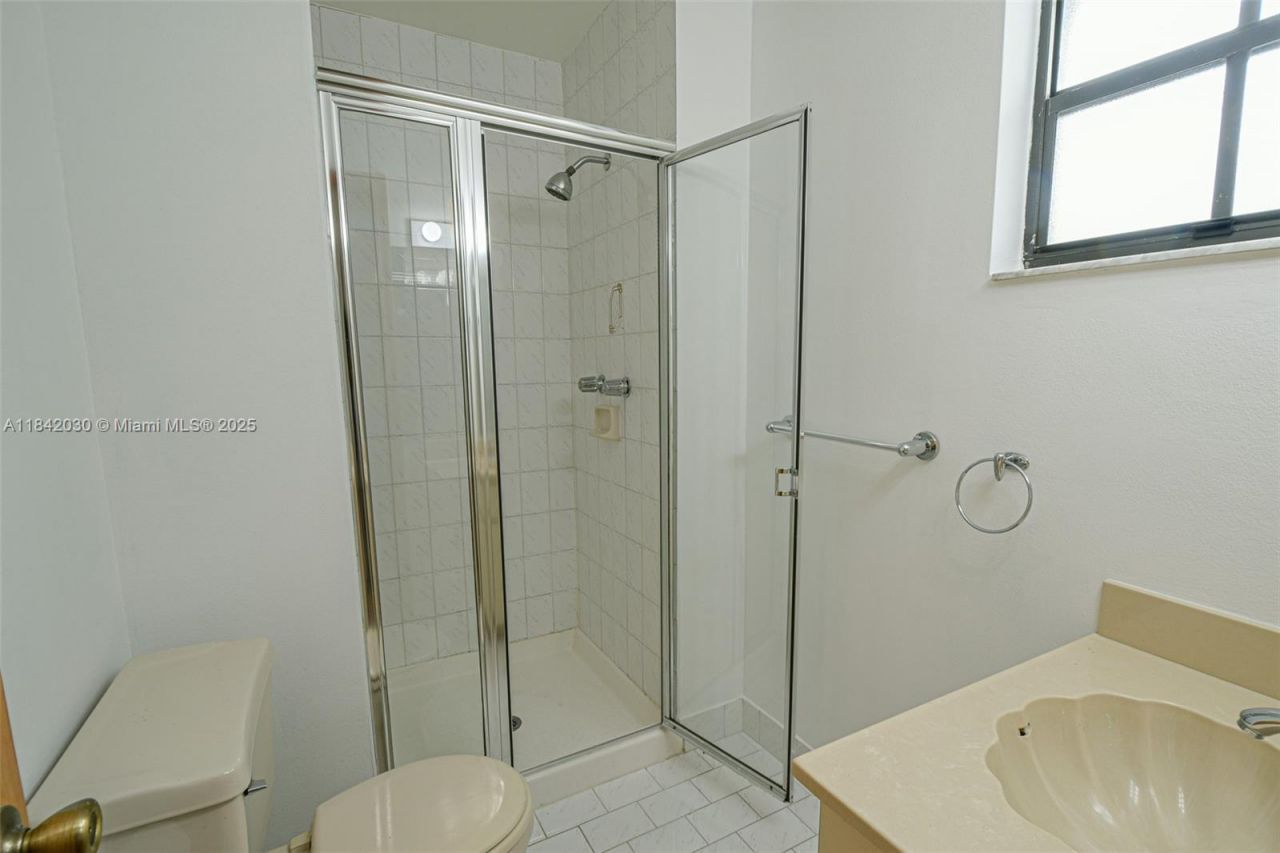 3542 SW 17 Street, Unit 2B, Miami, FL 33145 Photo