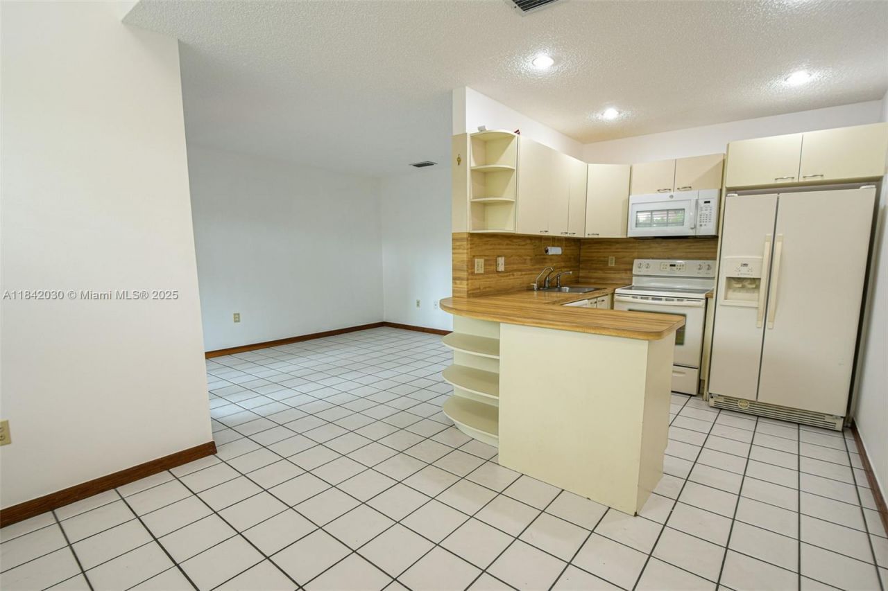 3542 SW 17 Street, Unit 2B, Miami, FL 33145 Photo