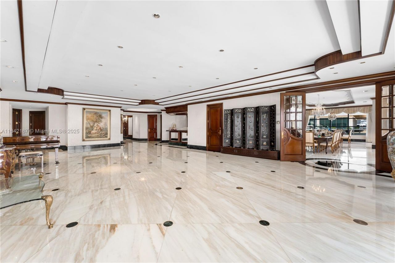 5757 Collins Ave, Unit PH-4, Miami Beach, FL 33140 Photo