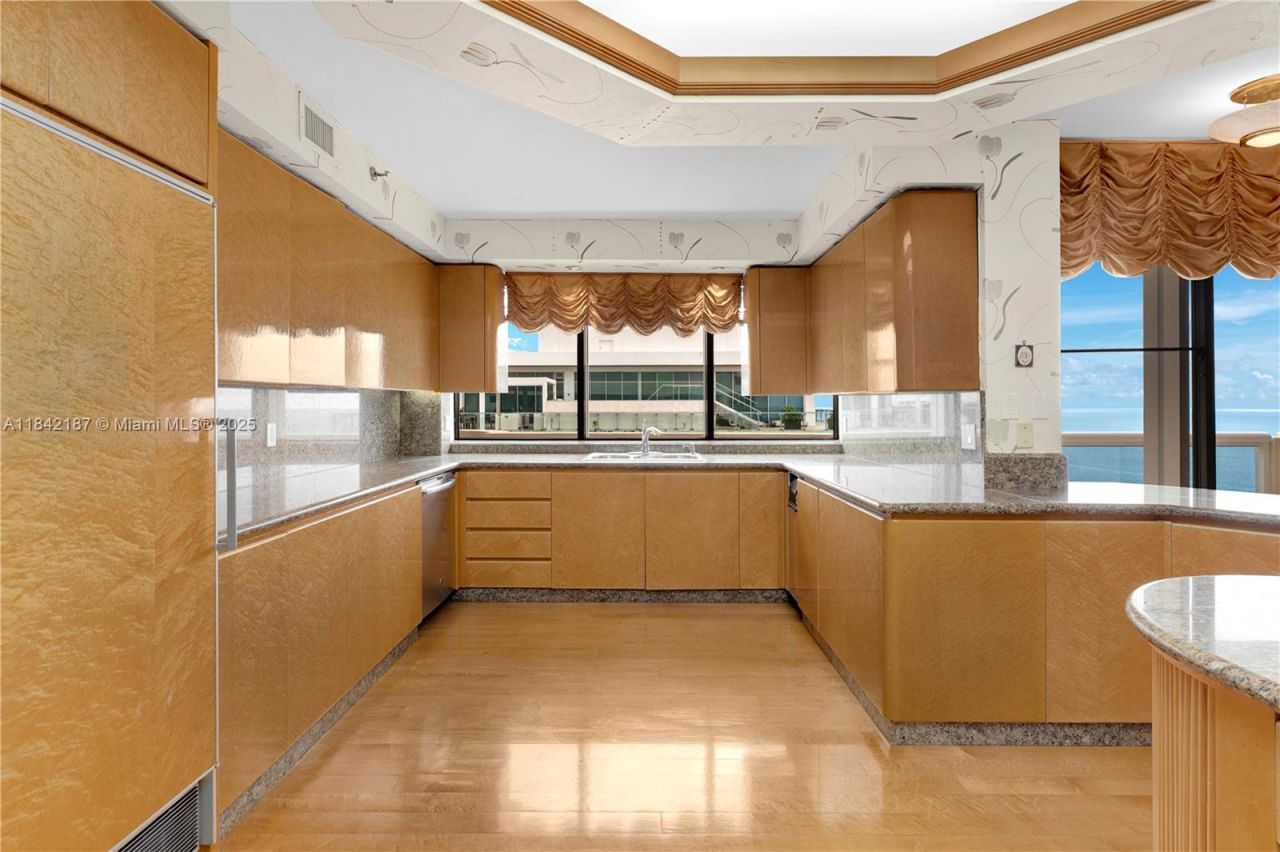 5757 Collins Ave, Unit PH-4, Miami Beach, FL 33140 Photo