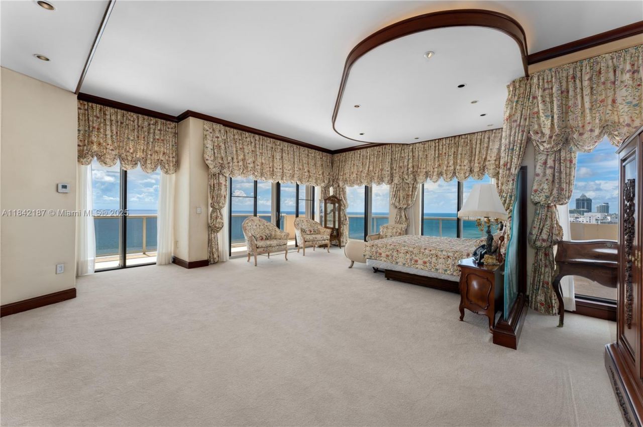 5757 Collins Ave, Unit PH-4, Miami Beach, FL 33140 Photo