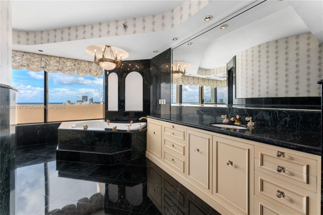 5757 Collins Ave, Unit PH-4, Miami Beach, FL 33140 Photo