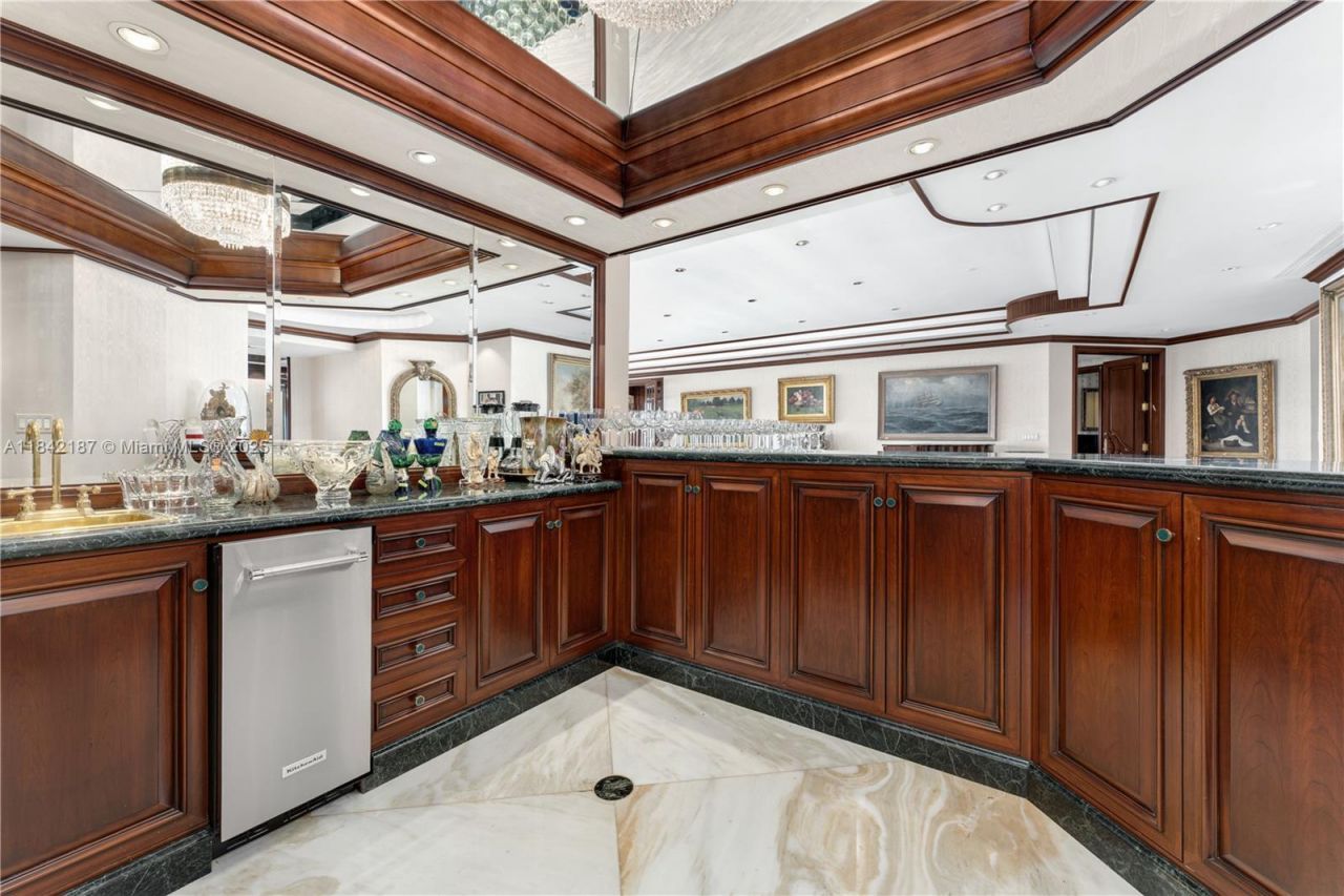 5757 Collins Ave, Unit PH-4, Miami Beach, FL 33140 Photo