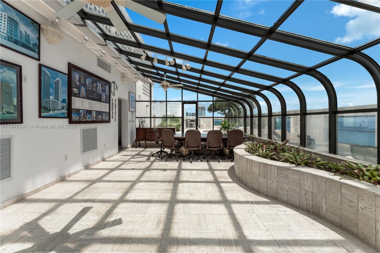 5757 Collins Ave, Unit PH-4, Miami Beach, FL 33140 Photo