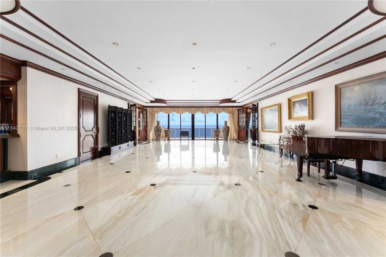 5757 Collins Ave, Unit PH-4, Miami Beach, FL 33140 Photo