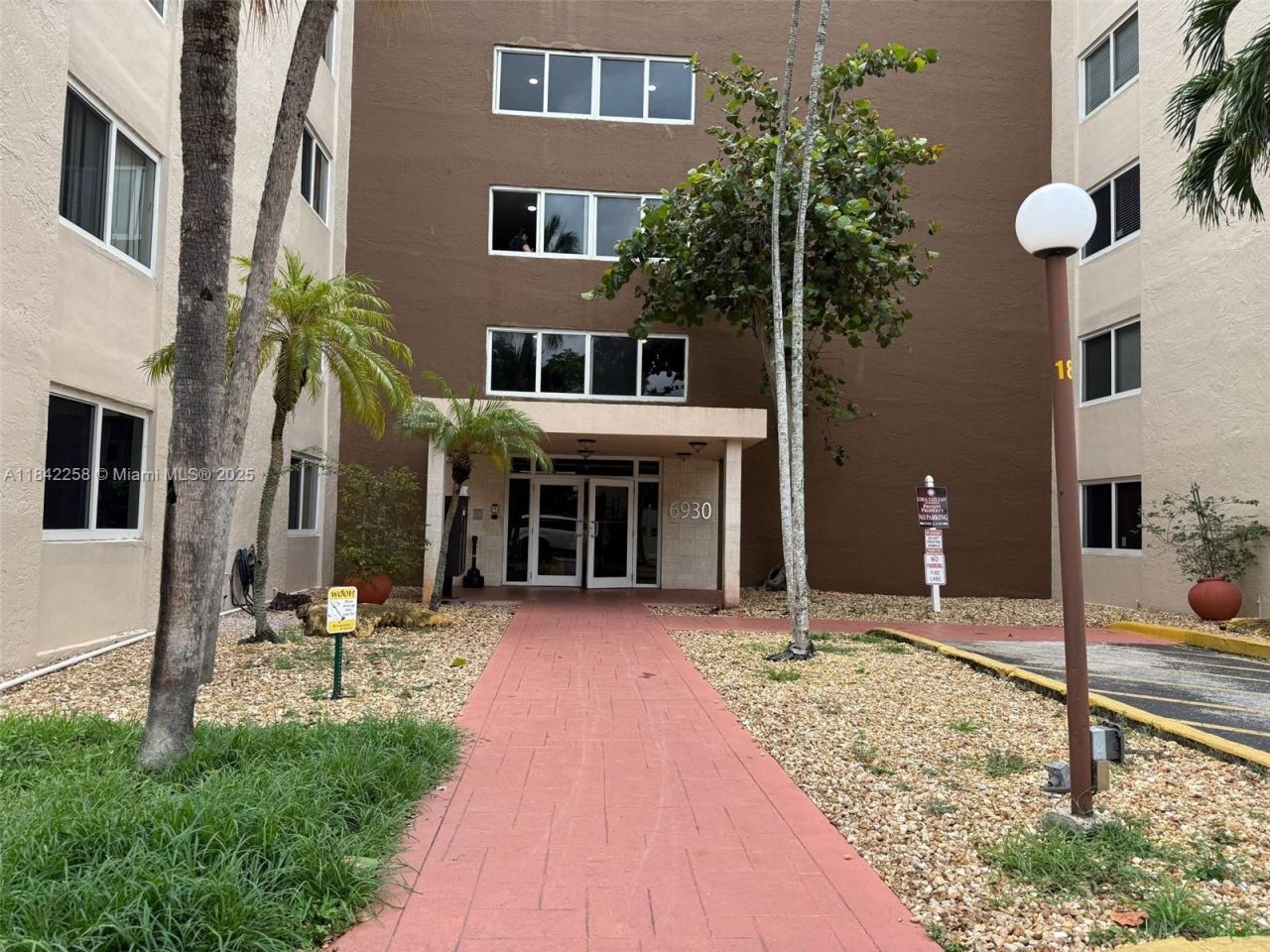 6930 Miami Gardens Dr, Unit 1-217A, Hialeah, FL 33015 Main Photo