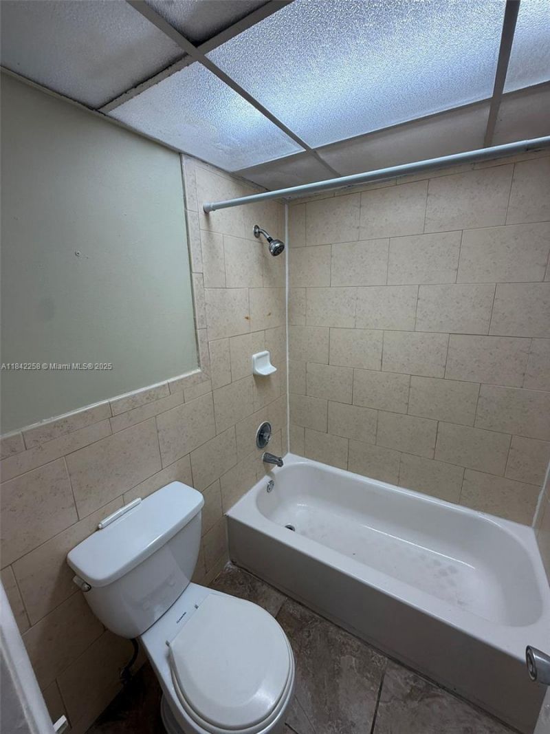 6930 Miami Gardens Dr, Unit 1-217A, Hialeah, FL 33015 Photo
