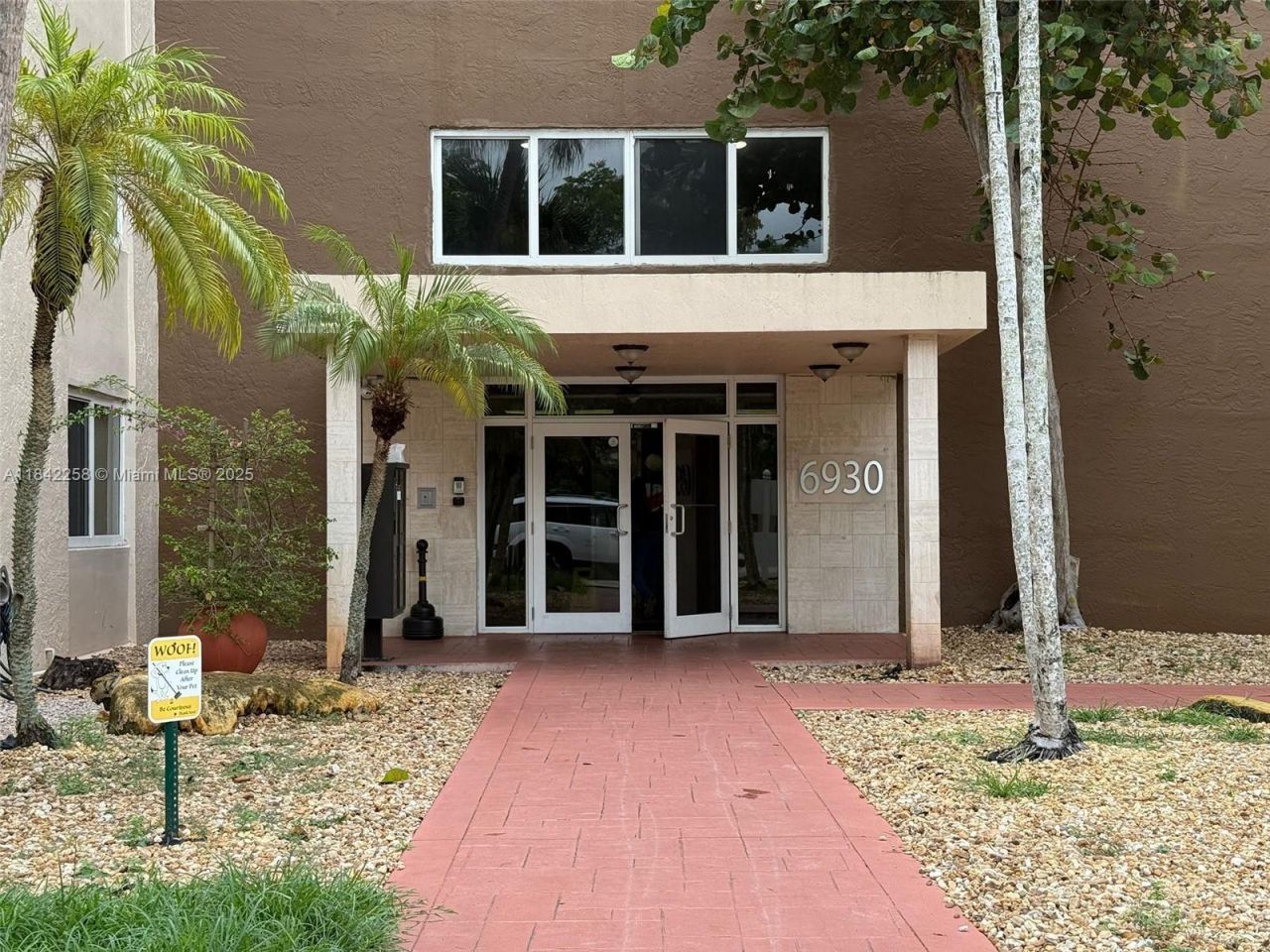 6930 Miami Gardens Dr, Unit 1-217A, Hialeah, FL 33015 Photo