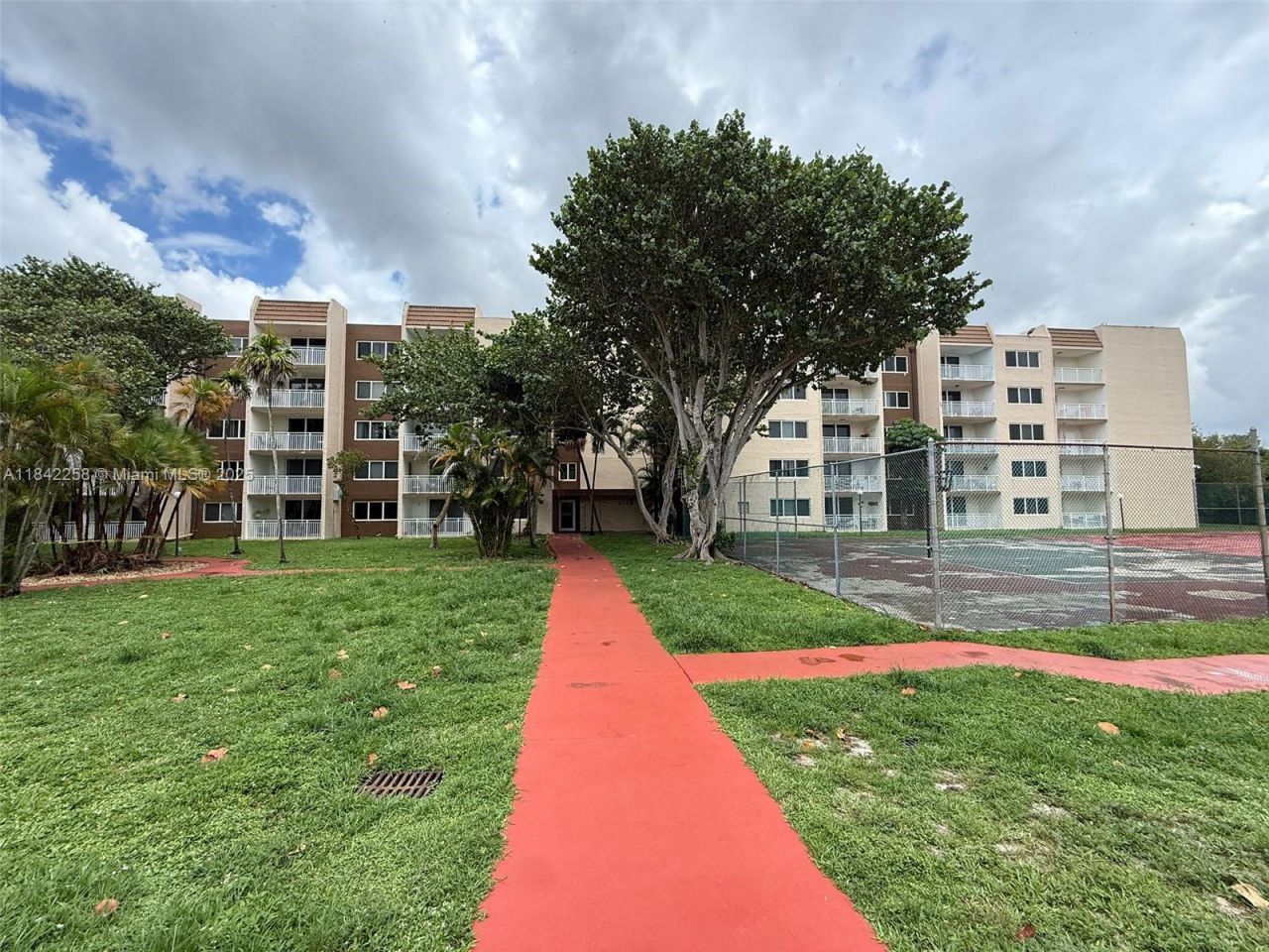 6930 Miami Gardens Dr, Unit 1-217A, Hialeah, FL 33015 Photo