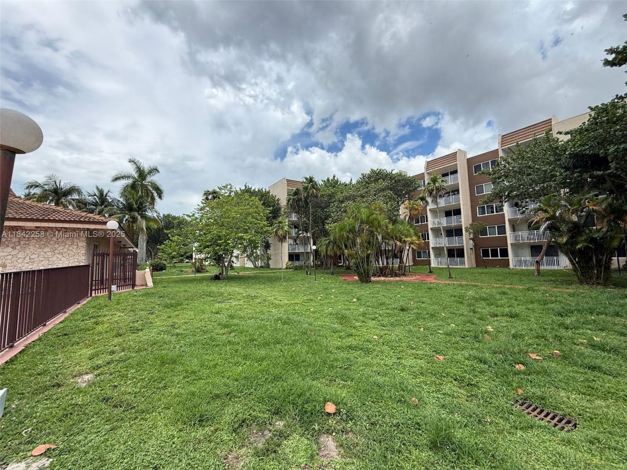 6930 Miami Gardens Dr, Unit 1-217A, Hialeah, FL 33015 Photo