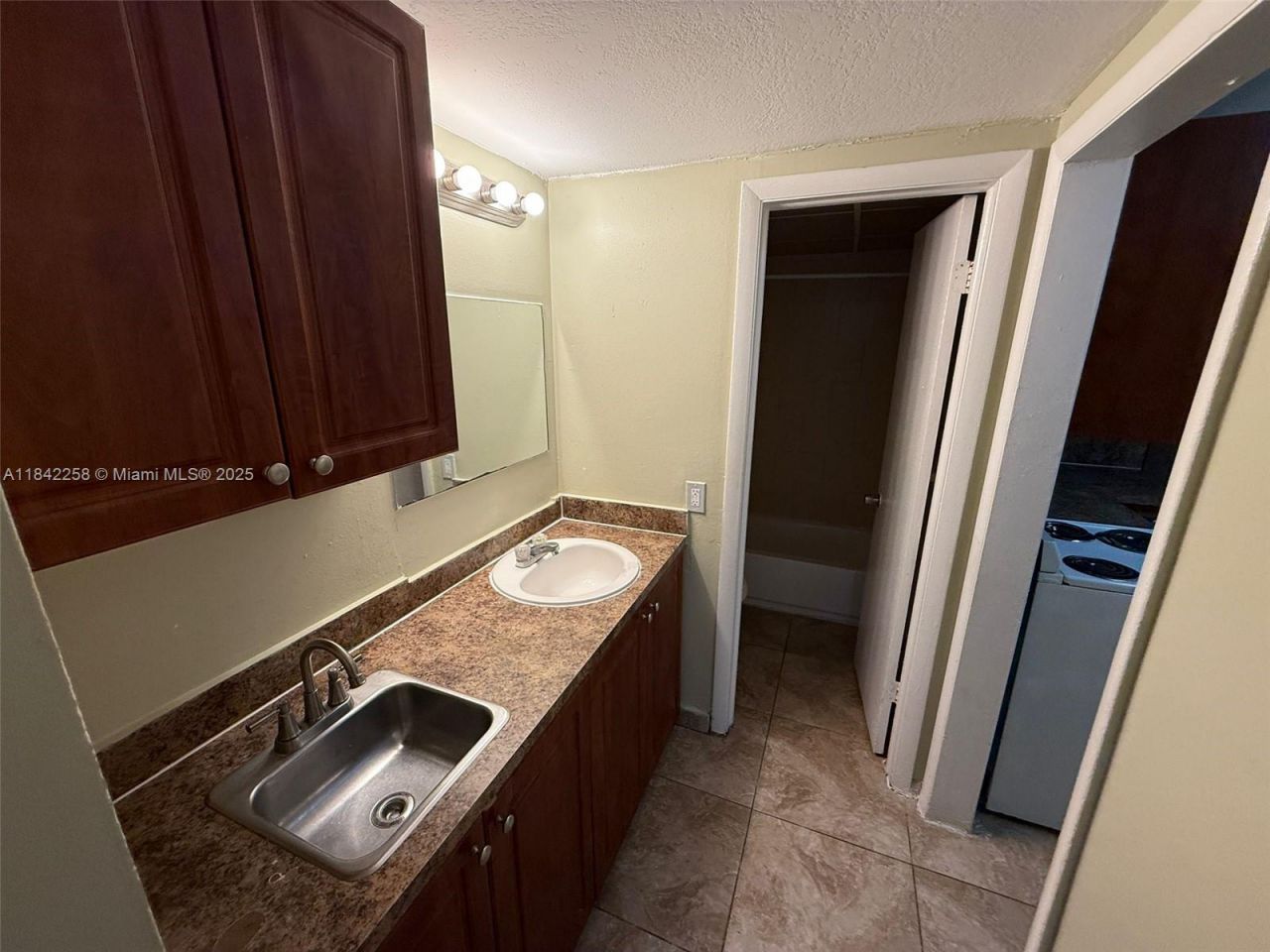 6930 Miami Gardens Dr, Unit 1-217A, Hialeah, FL 33015 Photo