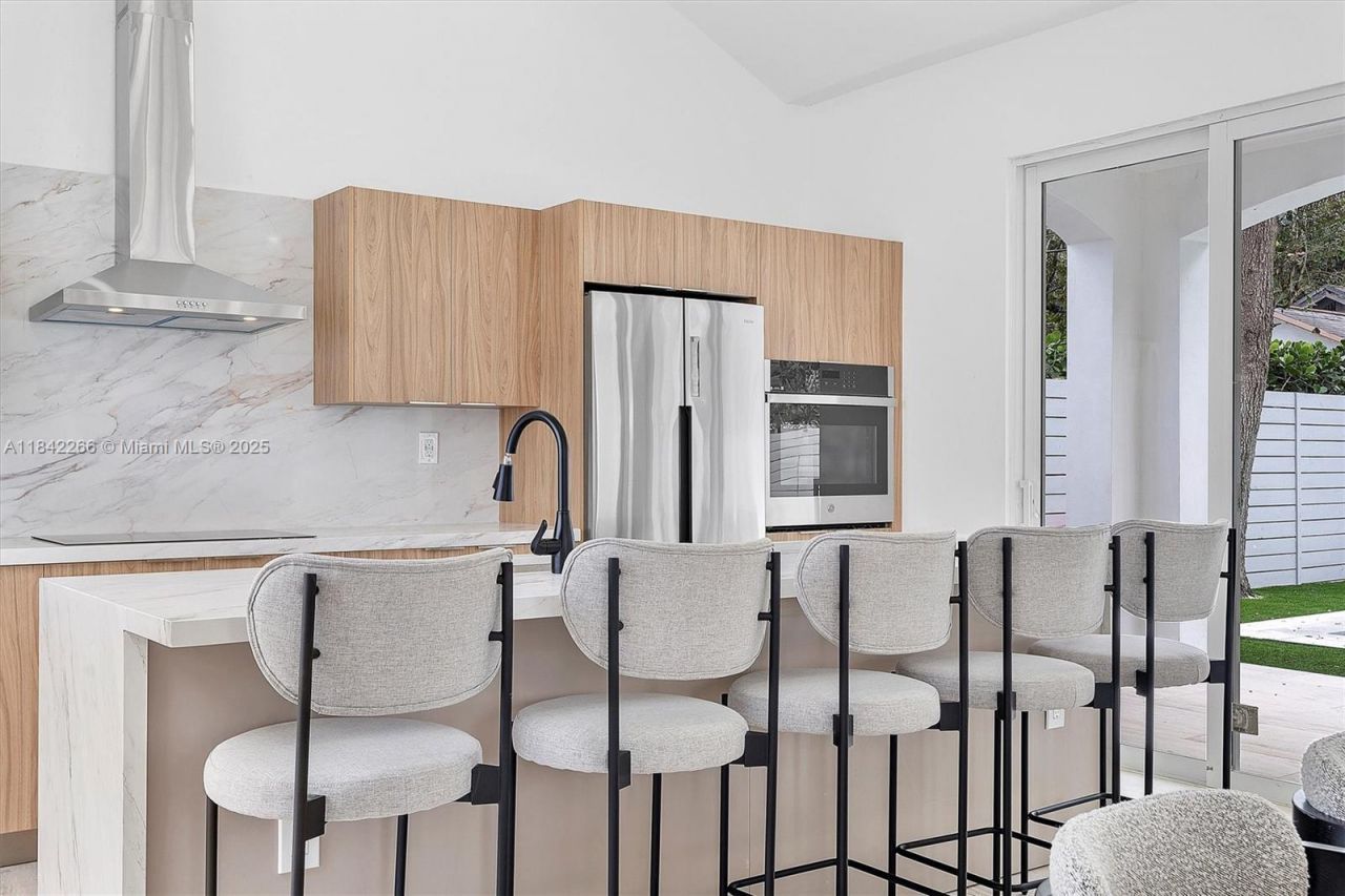 58 NE 45th St, Miami, FL 33137 Photo