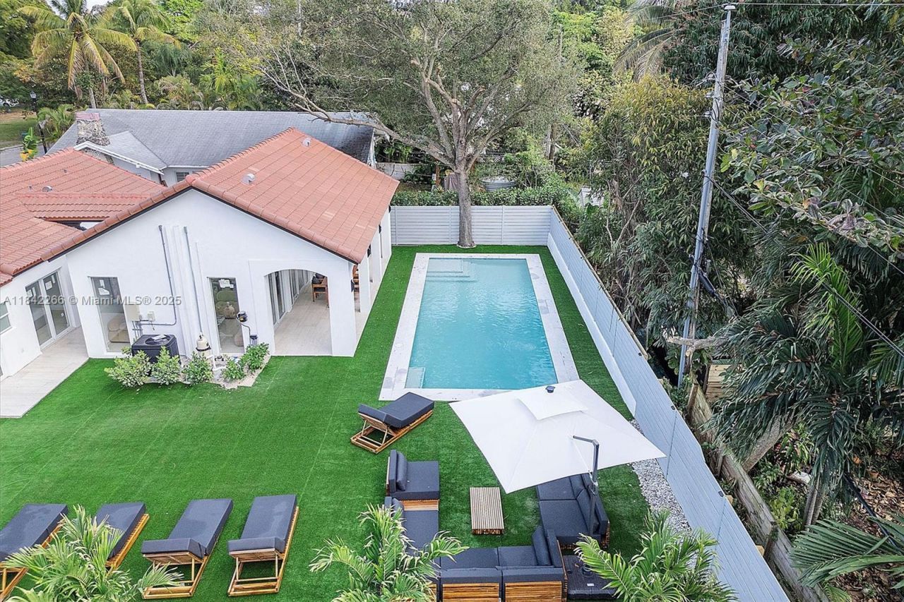 58 NE 45th St, Miami, FL 33137 Photo